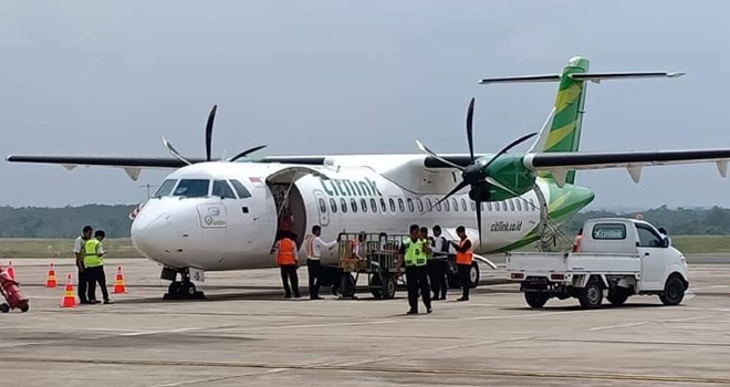 Pesawat Citilink saat landing perdana di Bandara Muara Bungo Selasa (25/6). Foto : Ferdian / Jambi Ekspres