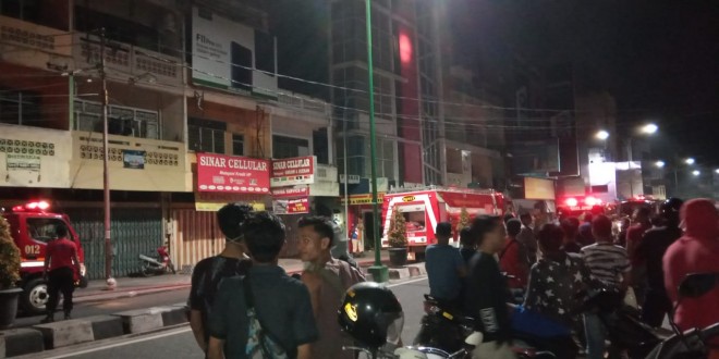 Kebakaran Hotel Wisata dikawasan Pasar Jambi. Foto : Rudi / Jambiupdate