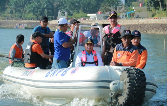 Gubernur Jambi saat mengecek kesiapan Danau Sipin sebagai tempat Kejurnas Dayung akhir Juli nanti.      