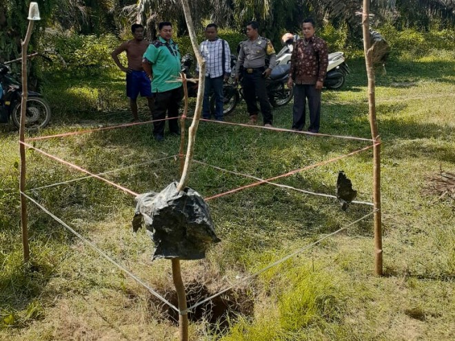 Penemuan Lubang Gas yang mengandung racun, di desa Singkawang Kecamatan Muara Bulian. 