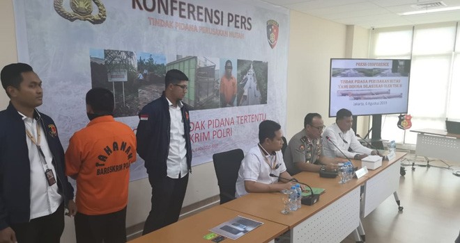 Pemodal illegal logging antar provinsi, Mustar ditangkap saat berada di Bandung. Saat ini ia ditahan di Rutan Bareskrim Mabes Polri.
