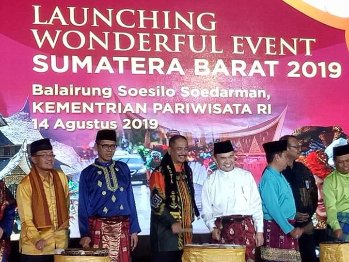 Bupati Kerinci Adi Rozal, bersama Kadishub dan Kadis PUPR menghadiri langsung acara bersama gubernur Sumbar Irwan Prayitno dan para Bupati/Walikota se- Sumatera Barat.