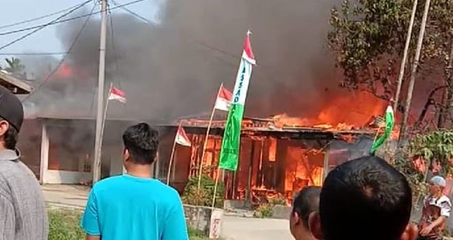 Rumah Warga di Kelurahan Tebing Tinggi Terbakar.
