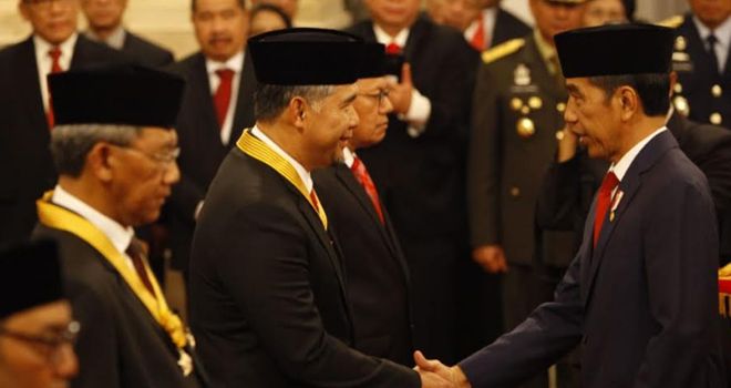 Walikota Jambi Sy Fasha saat Dianugerahi Gelar Tanda Kehormatan oleh Presiden.