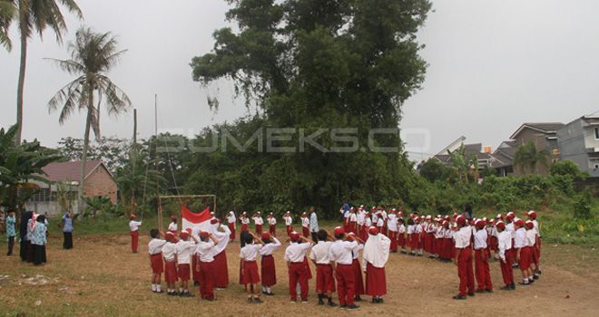 SD Negeri 10, Upacara Peringatan Hari Kemerdekaan 2019 di Lapangan warga, dekat sekolah. 