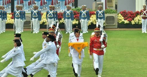 Pasukan Pengibar Bendera Pusaka (Paskibraka) 2019 yang bertugas dalam upacara HUT Kemerdekaan ke-74 RI di Istana Merdeka, Jakarta pada Sabtu (17/8).