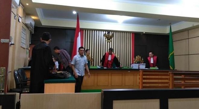 Kasus korupsi pembangunan irigasi Dusun Tanduk di Kayu Aro, Kerinci, kembali disidangkan. JPU tetap meminta agar hakim menetapkan kedua terdakwa bersalah.

 

