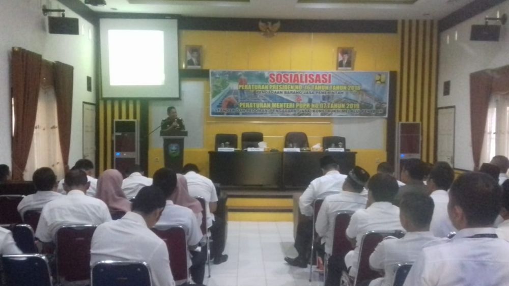 Dinas PUPR Sarolangun melalui Bidang Program menggelar sosialisasi peraturan Presiden No. 16 tahun 2018 tentang pengadaan barang jasa pemerintah serta peraturan mentri PUPR No. 17 tahun 2019 tentang standar dan pedoman, pengadaan, jasa, konstruksi melalui penyedia.