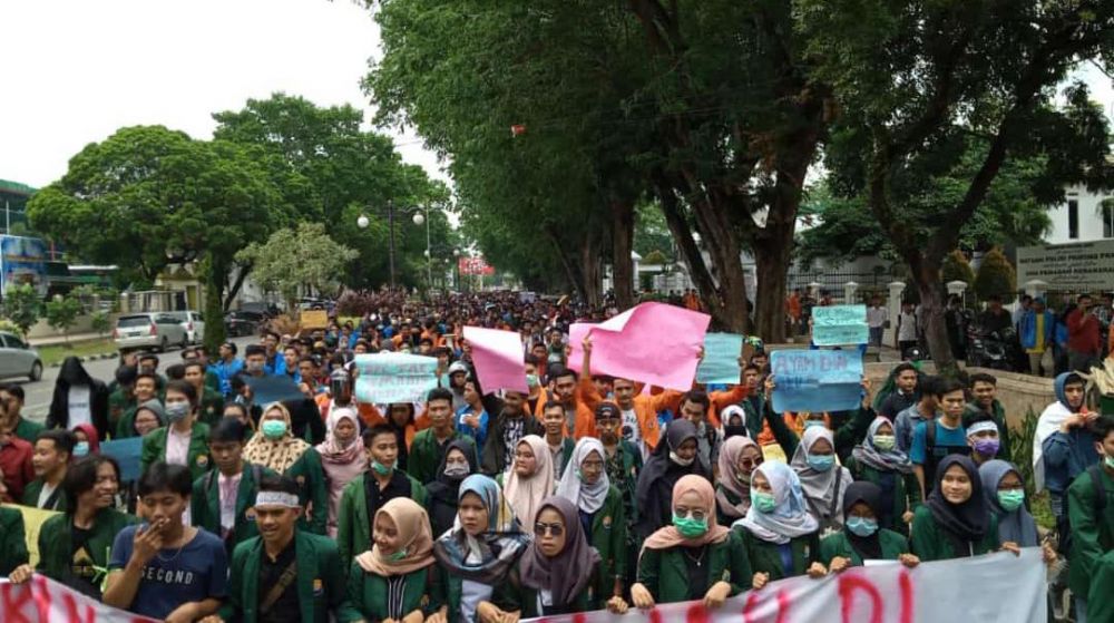 Mahasiswa dan Rakyat Bergerak Kembali Demo Di DPRD Provinsi Jambi.

