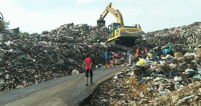 Terlihat tumpukan sampah di TPA Talang Gulo. Lokasi ini sudah mendekati overload.
