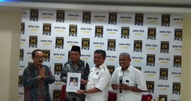 Usman Ermulan menyambangi DPW PKS Provinsi Jambi.