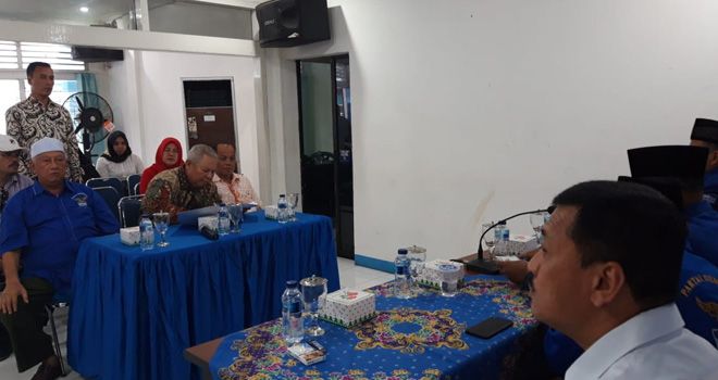 Bupati Tanjung Jabung Barat (Tanjabbar), Safrial resmi mendaftar di partai Demokrat.