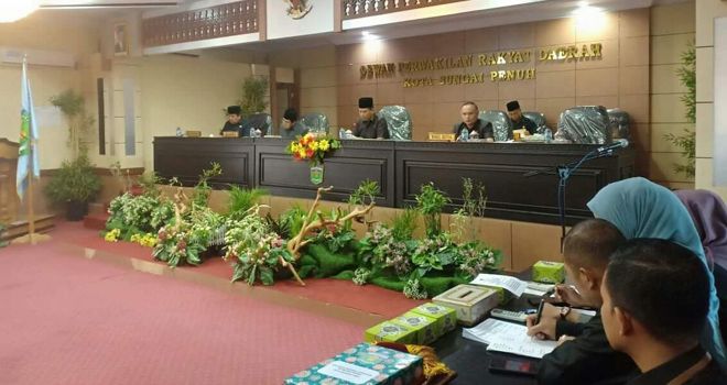 Wali Kota Sungaipenuh, H. Asafri Jaya Bakri (AJB), didampingi Wakil Wali Kota, H. Zulhelmi.