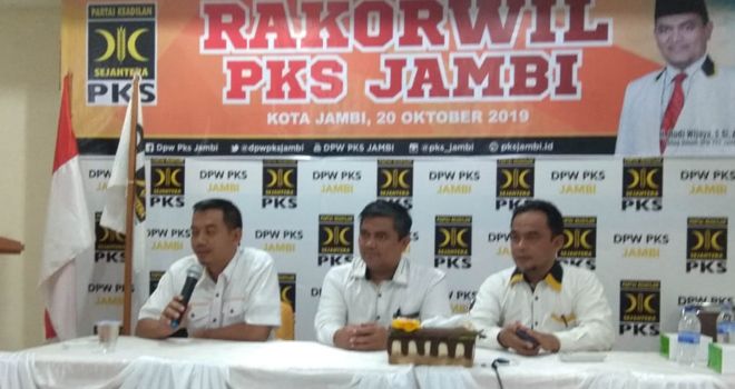 Bertempat di gedung DPW PKS Provinsi Jambi, Minggu (20/10) kemaren, seluruh pengurus DPD dan DPW PKS kabupaten/kota se Provinsi Jambi berkumpul untuk melakukan Muswil.