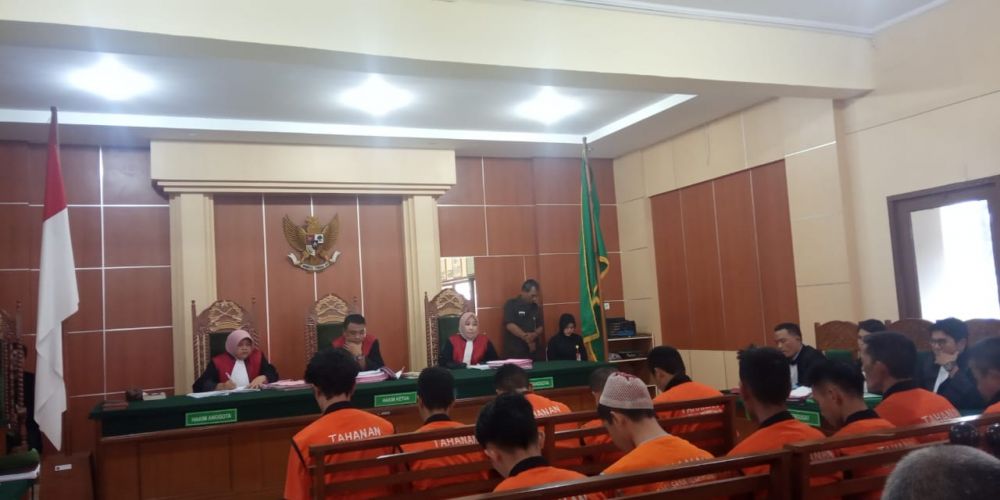 12 tersangka pekara SMB didakwa.

 

