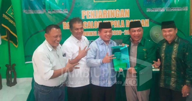 Al Haris, disambut oleh Ketua DPW PPP Provinsi Jambi, Evi Suherman, Tim Penjaringan, dan jajaran pengurus lainnya, Rabu (30/10).