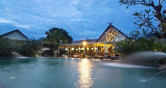 Rumah Kito Resort Hotel Jambi menawarkan promo berenang murah untuk pengunjung, dan juga bisa menikmati suasana yang asri dan pas untuk tempat berfoto bersama sahabat dan orang tersayang.