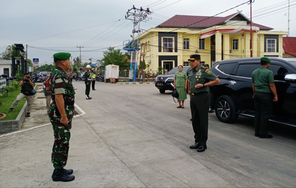 Pangdam II Sriwijaya Mayjen TNI Irwan Sip M.Hum kunjungi markas Komando distrik militer 0419 Tanjung Jabung. 
