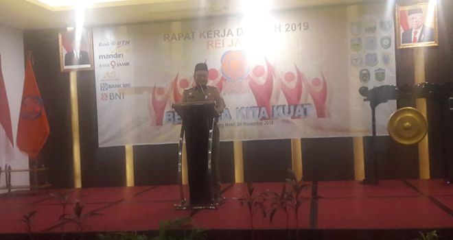 Wakil Walikota Jambi, Maulana menghadiri Rapat Kerja Daerah (Rakerda) Real Estat Indonesia (Rei) Jambi, Senin (04/10).
