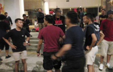 Suporter Malaysia melakukan sweeping di hotel tempat suporter timnas Indonesia menginap.