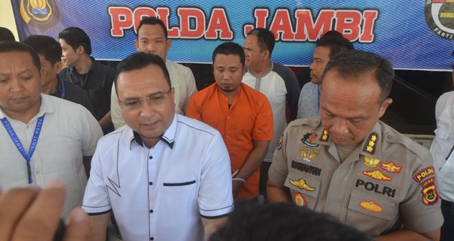 Domiri Padri (32) anggota SMB yang menjadi DPO berhasil ditangkap oleh Direskrimum Polda Jambi saat menyusup kepersidangan kasus SMB di PN Jambi.

