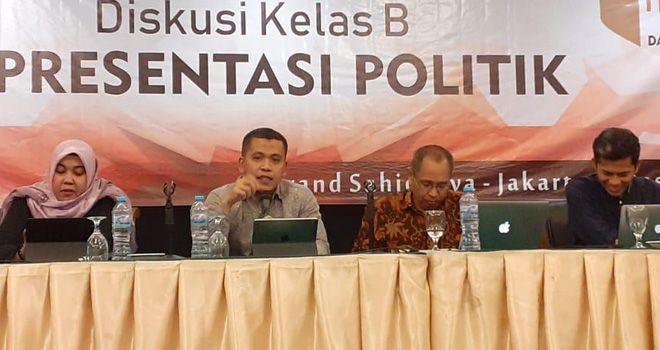 Wein Arifin menyampaikan persentasinya di hadapan para pimpinan Bawaslu Kabupaten/kota dan Provinsi se-Indonesia.