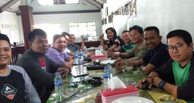 Rapat pengurus SMSI Provinsi Jambi di Restoran Pecel Lele Paal V Kota Baru Jambi (7/12).