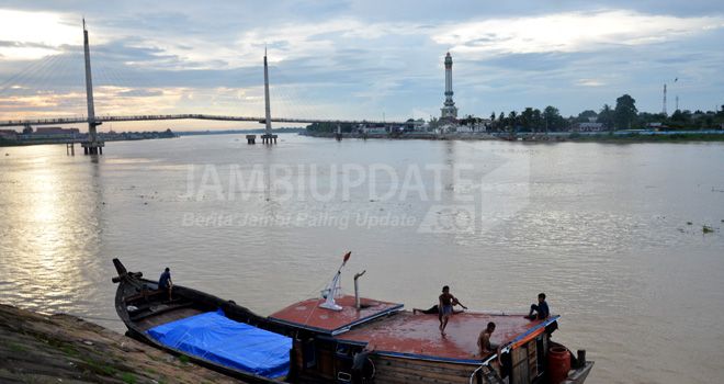 Kondisi debit Sungai Bataghari pada 9 Desember baru di angka 10.35 meter.



