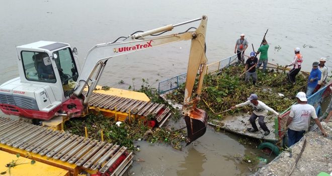 Pembersihan dan peninjauan proyek proyek pembangunan di Kawasan Danau Sipin, Selasa (17/12).