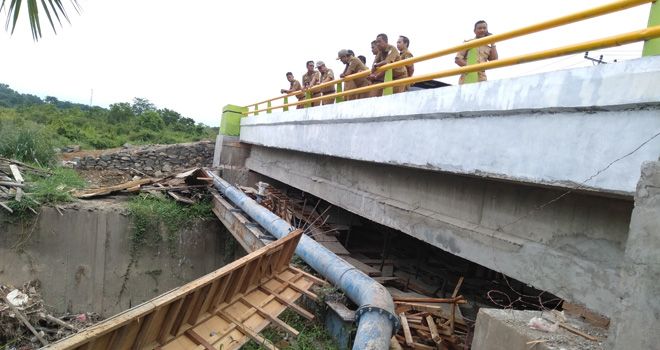 Peninjauan Jembatan Walisongo oleh Wakil Walikota Jambi (18/12) kemarin, yang dibangun dengan dana Rp 2.9 M.

