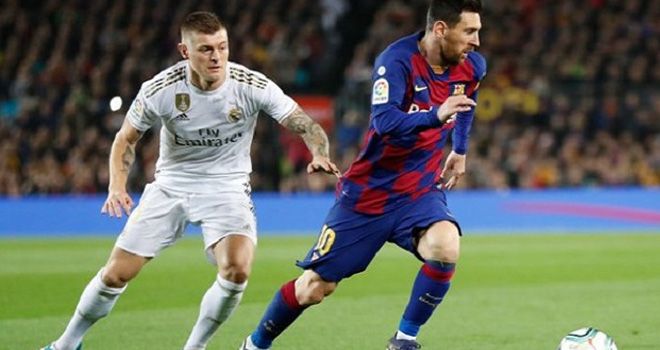 Aksi Lionel Messi pada El Clasico jilid pertama musim 2019/20 di Camp Nou, Kamis (19/12/2019) dini hari WIB.


