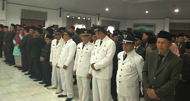 Ratusan pejabat dilantik langsung oleh Wakil Bupati Kerinci, H Ami Taher, diruang pola kantor Bupati kerinci.