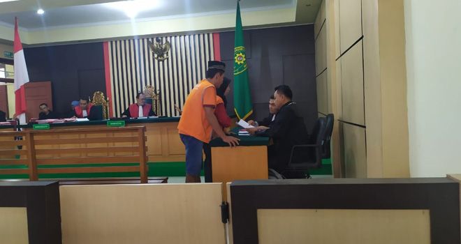 Terdakwa muslim Ketua Kelompok SMB usai menjalani sidang di PN Jambi belum lama ini. Atas putusan tersebu ia menyatakan banding.