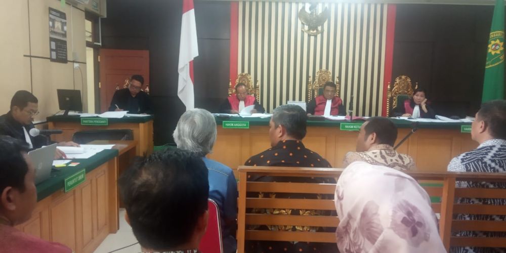 Sidang kasu suap ketok palu dengan terdakwa Zainal Abidin, Efendi Hatta dan Muhamadiyah, yakni Rudi Wijaya dan Rahmat Eka Putra.