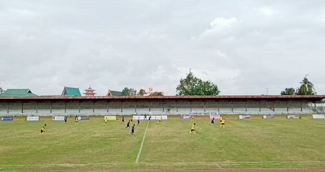 Pergelaran pertandingan Gubernur Cup Jambi 2020 di stadion Tri Lomba Juang KONI Jambi, kembali berlanjut sore ini (9/1).