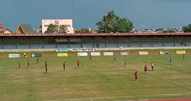 Pertadingan semifinal Gubernur Cup 2020 sore ini (19/1) di stadion Tri Lomba Juang, antara PS Kerinci kontra PS Muaro Jambi berlangsung sengit.
