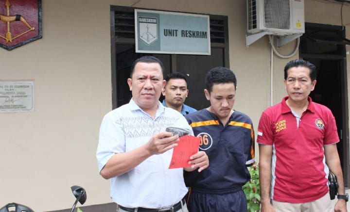 Pelaku jambret ditangkap usai melakukan aksinya, dimana saat kejadian ada petugas polisi yang sedang patroli di lokasi kejadian.