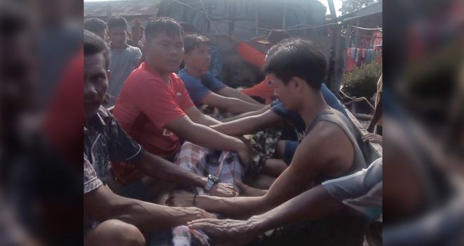 ABK Kapal yang ditemukan tidak jauh dari lokasi jatuh kesungai sudah dalam kondisi tidak bernyawa. Jasanya dievakuasi ke puskesmas terdekat untuk dilakukan visum.


