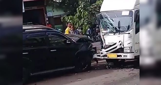 Kecelakaan beruntun di Simpang Rimbo Minggu, (2/2).