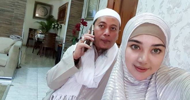 Bebi Silvana dan suaminya Opick.

 


