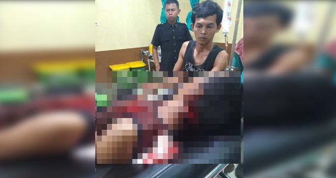 Rio (26) pemuda asal Dusun Sungai Muara Tebing, Desa Lempur, Gunung Raya, Kabupaten Kerinci, saat ini terpaksa dirawat intensif di Rumah Sakit Umum (RSU) MHA Thalib Kerinci.