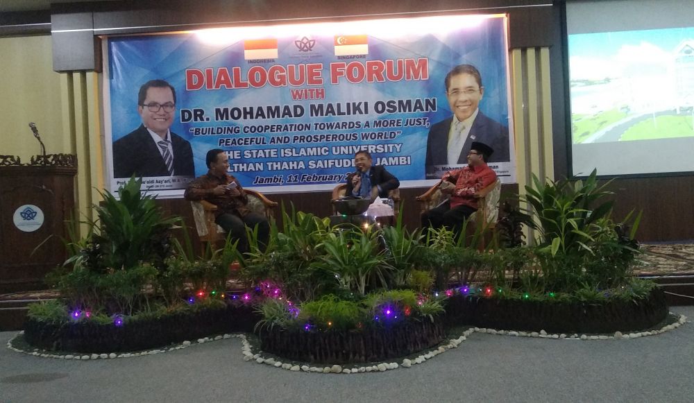 Menteri Pertahanan dan Hubungan Luar Negeri Singapura Hadiri Forum Dialog di UIN STS Jambi.