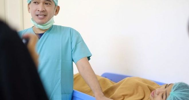 PENYANYI cilik Betrand Peto Putro Onsu menjalani proses sunatan di salah satu rumah sakit di Jakarta Selatan, kemarin.