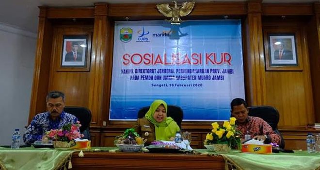 Bupati muaro jambi, Hj. Masnah Busro SE secara resmi membuka kegiatan sosialisasi Kredit Usaha Rakyat KUR.