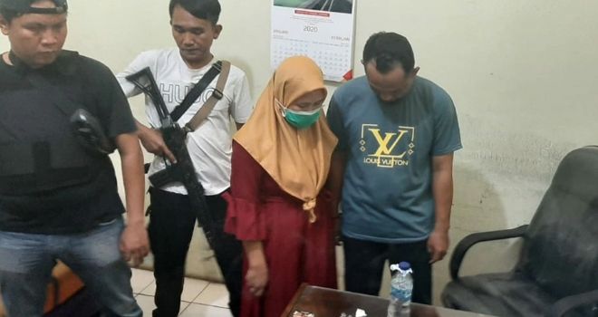RN dan AW diamankan aparat Polres Metro, Lampung.