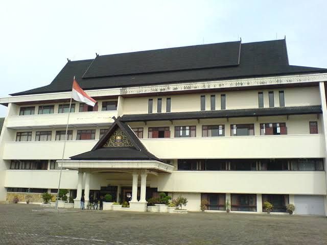 Kantor Dinas Pendidikan Provinsi Jambi.