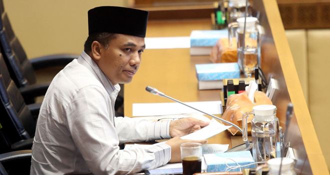 Wakil Ketua Komisi II DPR Arwani Thomafi mendesak Presiden Jokowi segera menerbitkan Perpres PPPK yang sudah ditunggu 51 ribu honorer K2.