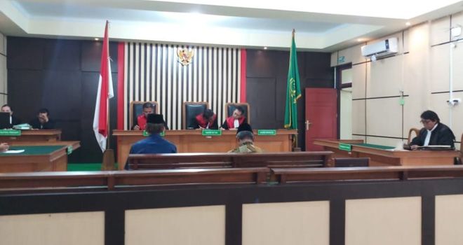 Mantan Kades menjalani sidang di Pengadilan Negeri Jambi Rabu (26/2) kemarin. Karyon merupakan mantang Kades yang melakukan korupsi DD divonsi 2 tahun penjara.
