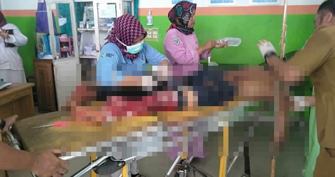 Seorang kuli angkut barang di pasar tradisonal Kota Sungai Penuh tewas ditabrak pemotor, Sandra (18) warga Sekungkung yang mengendarai Suzuki Satria FU warna biru tanpa Nopol.