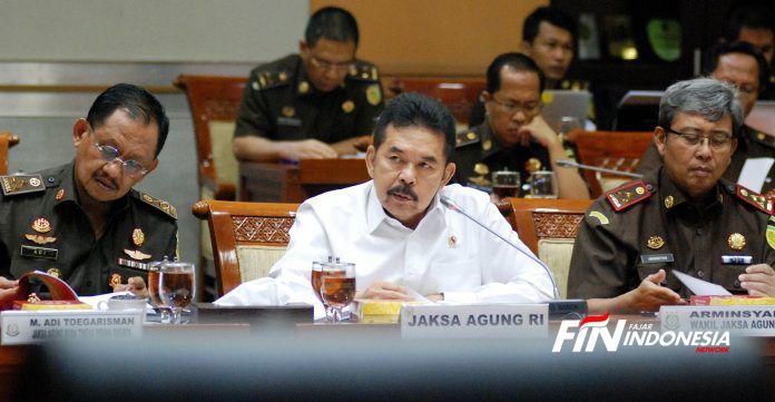 Jaksa Agung, ST Burhanuddin memberikan keterangan saat rapat kerja (raker) dengan Komisi III DPR RI di Kompleks Parlemen Senayan, Jakarta, Kamis (16/1/2020). 